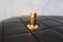 Load image into Gallery viewer, CHANEL Matelasse chain shoulder bag Lambskin Black/Gold hadware Shoulder bag 700120105
