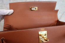 Load image into Gallery viewer, HERMES KELLY 28 Graine Couchevel leather Gold 〇V Engraving Shoulder bag 600090007
