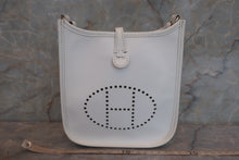 将图片加载到图库查看器，HERMES EVELYNE TPM Epsom leather White □H刻印 Shoulder bag 600100029
