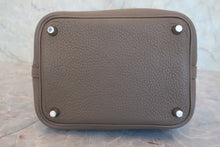 画像をギャラリービューアに読み込む, HERMES／エルメス ピコタンロックＰＭ トリヨンクレマンス エタン □P刻印 ハンドバッグ 800020234
