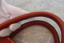 画像をギャラリービューアに読み込む, HERMES／エルメス オータクロア32 ボックスカーフ ブリック □B刻印 ハンドバッグ 700050001
