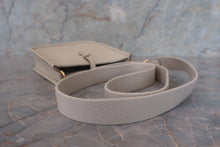 Load image into Gallery viewer, HERMES  EVELYNE TPM Clemence leather Craie W Engraving Shoulder bag 700050043
