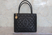 Load image into Gallery viewer, CHANEL Medallion Tote Caviar skin Black/Gold hadware Tote bag 800090022
