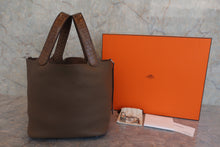 画像をギャラリービューアに読み込む, HERMES／エルメス ピコタンロックタッチＭＭ トリヨンクレマンス/クロコダイル アリゲーター エトゥープ Y刻印 ハンドバッグ 800020104
