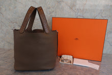 画像をギャラリービューアに読み込む, HERMES／エルメス ピコタンロックタッチＭＭ トリヨンクレマンス/クロコダイル アリゲーター エトゥープ Y刻印 ハンドバッグ 800020104
