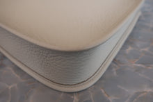 Load image into Gallery viewer, HERMES  EVELYNE TPM Clemence leather Craie W Engraving Shoulder bag 700050043
