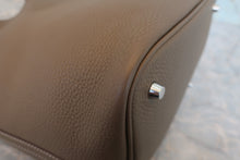 画像をギャラリービューアに読み込む, HERMES／エルメス ピコタンロックタッチＭＭ トリヨンクレマンス/クロコダイル アリゲーター エトゥープ Y刻印 ハンドバッグ 800020104
