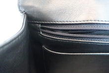 Load image into Gallery viewer, CHANEL Medium Matelasse single flap chain shoulder bag Lambskin Black/Gold hadware Shoulder bag 600060109
