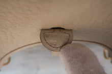 Load image into Gallery viewer, HERMES  EVELYNE TPM Clemence leather Craie W Engraving Shoulder bag 700050043
