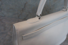 Load image into Gallery viewer, HERMES KELLY Flat 35 Swift leather White □K Engraving Hand bag 500100188
