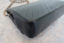 Load image into Gallery viewer, CHANEL Bias stitch push lock chain shoulder bag Lambskin Black/Gold hadware Shoulder bag 800080127
