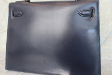 Load image into Gallery viewer, HERMES KELLY 28 Box carf leather Navy 〇U Engraving Shoulder bag 700100033

