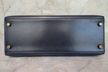 Load image into Gallery viewer, HERMES KELLY 28 Box carf leather Navy 〇U Engraving Shoulder bag 700100033
