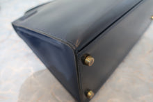 Load image into Gallery viewer, HERMES KELLY 28 Box carf leather Navy 〇U Engraving Shoulder bag 700100033
