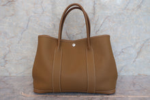 将图片加载到图库查看器，HERMES GARDEN PARTY PM Country leather Kraft □Q刻印 Tote bag 600090031
