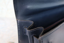 Load image into Gallery viewer, HERMES KELLY 28 Box carf leather Navy 〇U Engraving Shoulder bag 700100033
