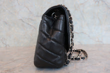 将图片加载到图库查看器，CHANEL/香奈儿 V线 链条包 荔枝皮 Black/Silver hadware(黑色/銀色金属) 肩背包 800090014
