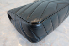 将图片加载到图库查看器，CHANEL/香奈儿 V线 链条包 荔枝皮 Black/Silver hadware(黑色/銀色金属) 肩背包 800090014
