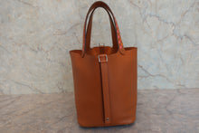 画像をギャラリービューアに読み込む, HERMES／エルメス ピコタンロックMＭトレサージュ ヴォーエプソン ゴールド/ローズアザレ/オレンジ D刻印 ハンドバッグ 800020126
