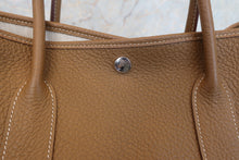 将图片加载到图库查看器，HERMES GARDEN PARTY PM Country leather Kraft □Q刻印 Tote bag 600090031
