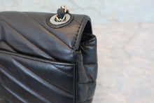 将图片加载到图库查看器，CHANEL/香奈儿 V线 链条包 荔枝皮 Black/Silver hadware(黑色/銀色金属) 肩背包 800090014
