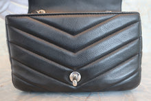 将图片加载到图库查看器，CHANEL/香奈儿 V线 链条包 荔枝皮 Black/Silver hadware(黑色/銀色金属) 肩背包 800090014
