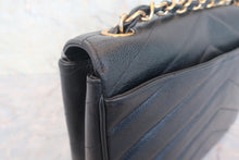Load image into Gallery viewer, CHANEL  V-Stitch chain shoulder bag Caviar skin Black/Gold hadware Shoulder bag 800010228
