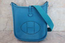 将图片加载到图库查看器，HERMES EVELYNE TPM Clemence leather Blue frida Z刻印 Shoulder bag 600070180
