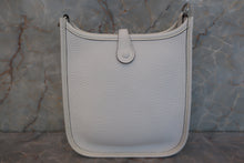 将图片加载到图库查看器，HERMES EVELYNE TPM Clemence leather New white B刻印 Shoulder bag 600080213
