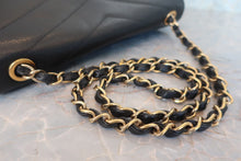 Load image into Gallery viewer, CHANEL  V-Stitch chain shoulder bag Caviar skin Black/Gold hadware Shoulder bag 800010228
