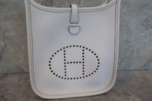 将图片加载到图库查看器，HERMES EVELYNE TPM Clemence leather New white B刻印 Shoulder bag 600080213
