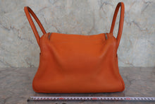 将图片加载到图库查看器，HERMES LINDY 30 Clemence leather Orange □N刻印 Shoulder bag 700030284
