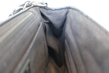 将图片加载到图库查看器，CHANEL/香奈儿 V线 链条包 荔枝皮 Black/Silver hadware(黑色/銀色金属) 肩背包 800090014
