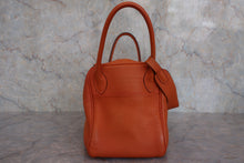 将图片加载到图库查看器，HERMES LINDY 30 Clemence leather Orange □N刻印 Shoulder bag 700030284
