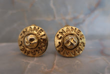Load image into Gallery viewer, CHANEL logo earring Gold plate Gold Earring 600050098
