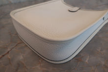 Load image into Gallery viewer, HERMES EVELYNE TPM Clemence leather New white B Engraving Shoulder bag 600080213
