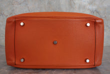 将图片加载到图库查看器，HERMES LINDY 30 Clemence leather Orange □N刻印 Shoulder bag 700030284
