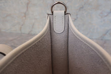 Load image into Gallery viewer, HERMES EVELYNE TPM Clemence leather New white B Engraving Shoulder bag 600080213
