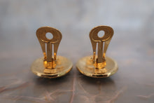 Load image into Gallery viewer, CHANEL CC mark earring Gold plate Gold Earring 600060101
