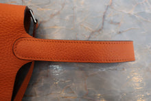 画像をギャラリービューアに読み込む, HERMES／エルメス ピコタンロックＰＭ トリヨンクレマンス オレンジ □N刻印 ハンドバッグ 700030255
