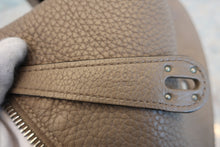 画像をギャラリービューアに読み込む, HERMES／エルメス リンディ30 トリヨンクレマンス エトゥープ A刻印 ショルダーバッグ 800090016
