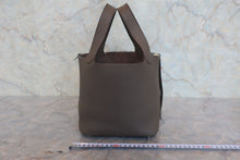 画像をギャラリービューアに読み込む, HERMES／エルメス ピコタンロックＰＭ トリヨンクレマンス エタン □P刻印 ハンドバッグ 800020234
