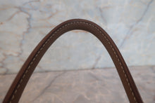 Load image into Gallery viewer, HERMES LINDY 26 Swift leather Etoupe gray T Engraving Shoulder bag 700120142
