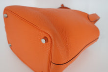 画像をギャラリービューアに読み込む, HERMES／エルメス ピコタンロックＰＭ トリヨンクレマンス オレンジ □L刻印 ハンドバッグ 800100130
