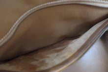 Load image into Gallery viewer, HERMES HAUT A COURROIRE 32 Graine Couchevel leather Natural 〇X Engraving Hand bag 600030033
