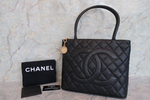 Load image into Gallery viewer, CHANEL Medallion Tote Caviar skin Black/Gold hadware Tote bag 700100028
