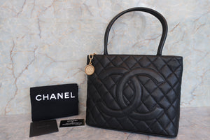 CHANEL Medallion Tote Caviar skin Black/Gold hadware Tote bag 700100028