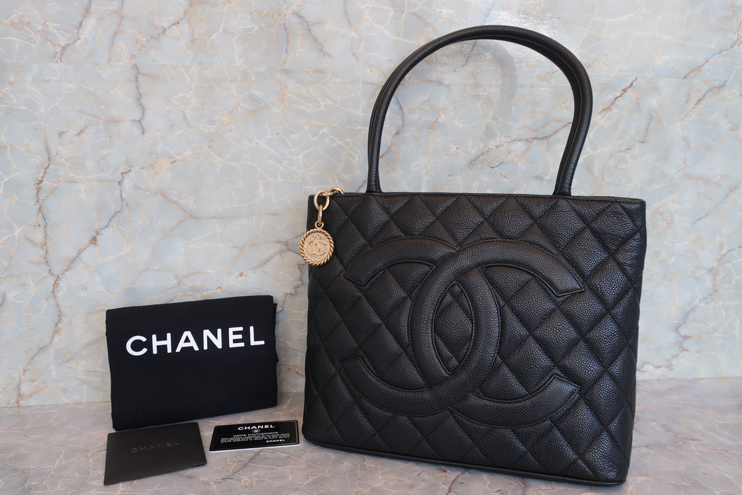 CHANEL Medallion Tote Caviar skin Black/Gold hadware Tote bag 700100028