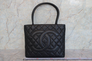 CHANEL Medallion Tote Caviar skin Black/Gold hadware Tote bag 700100028