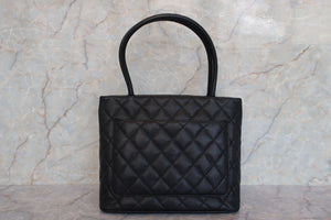 CHANEL Medallion Tote Caviar skin Black/Gold hadware Tote bag 700100028